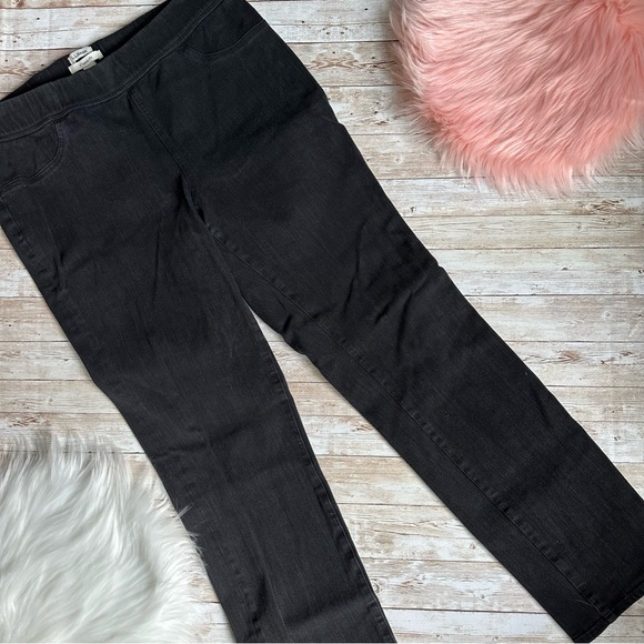 L.L. Bean Classic Fit Pull On Jeans | Straight Leg | Black | size 12 - Picture 1 of 7